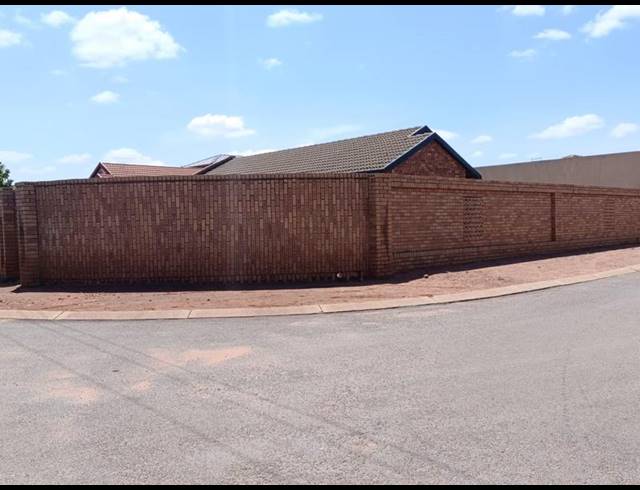 3 BEDROOM HOUSE FOR SALE IN PROTEA GLEN EXT